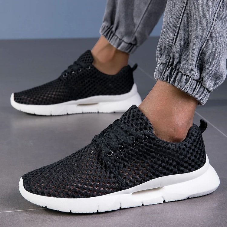 New White Mesh Breathable Lightweight Summer Shoes for Men